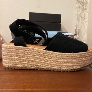 NWT AE Platform Sandals
